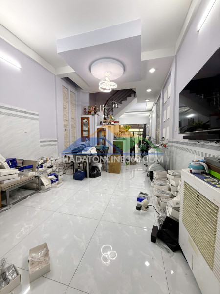 Nhà 4 tầng mt nội bộ kdc cao lỗ p. chánh hưng (p4q8 cũ)