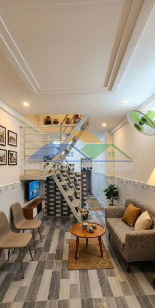 Nhà hiếm - quận 5 - 3pn, 4 wc - hơn 2 tỷ - cách chợ hòa bình 100m
