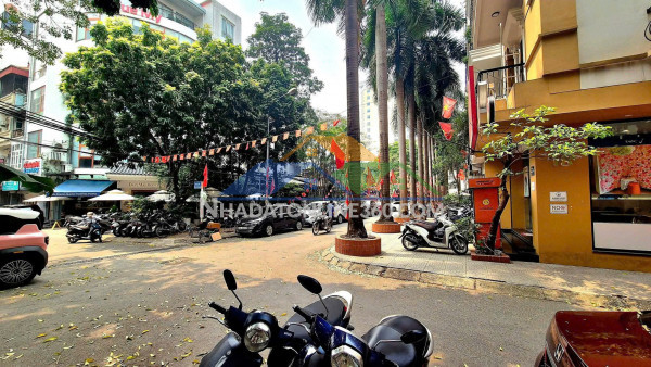 Cho thuê cửa hàng tầng 1 và văn phòng tại phố nguyễn thị...