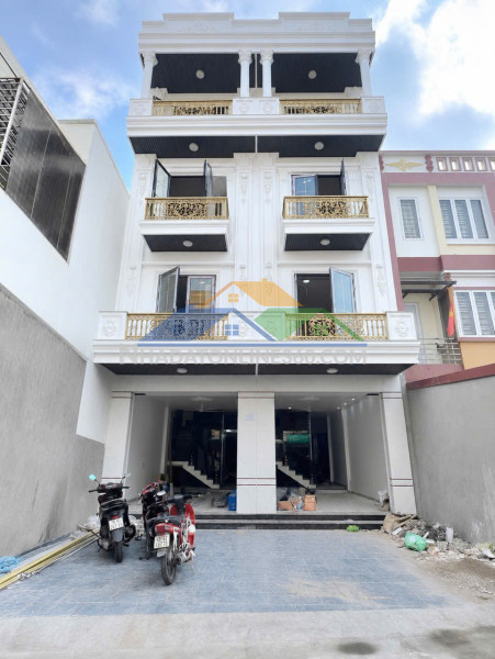 Nhà thang máy full nội thất – ô tô tránh nhau – thiên lôi, lê chân