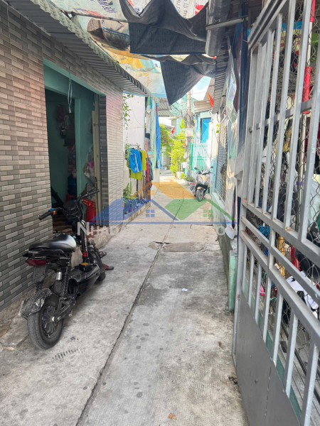 Bán gấp nhà 1 xẹc tỉnh lộ 10 - diện tích lớn - sẵn dòng...