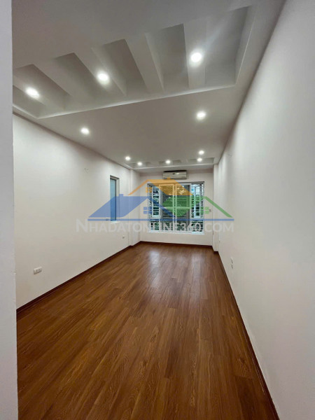 Cho thuê nguyên căn trần khát chân, nhà mới sát phố, 38m 5t, 3 ngủ 12tr 0965549363