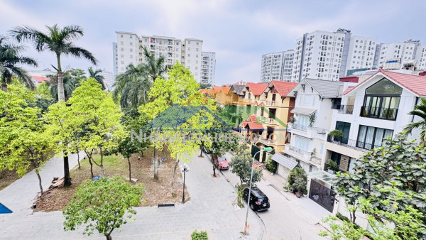 Bán nhà phúc đồng, long biên 50m2, 8 tầng thang máy, gara ô tô- 18.2 tỷ
