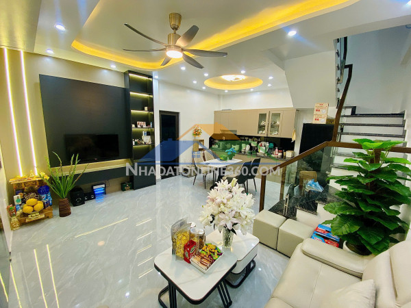 Bán nhà lô góc độc lập mới tinh - ngõ 80 dư hàng