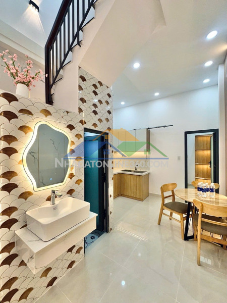 Nhà mới đẹp full nội thất - sát vách sân bay - chỉ 5.48