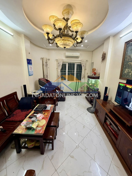 Bán nhà lê đại hành, 30m2, 4 tầng, mặt tiền 4.2m, 10.4 tỉ, ngõ rộng xe máy quay đầu