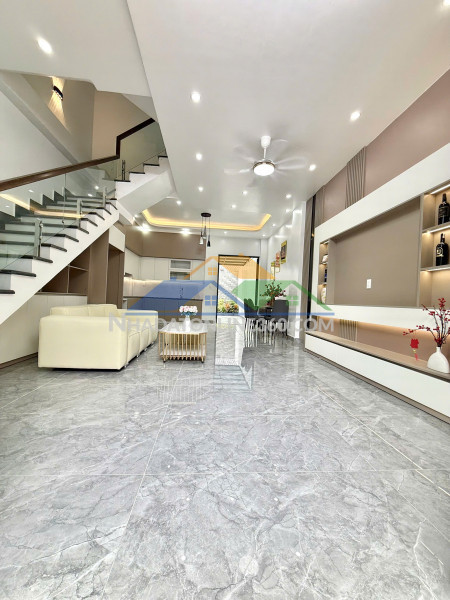 Nhà độc lập ô tô đỗ cách nhà 10m sân vườn sau siêu rộng siêu thoáng tại thiên lôi aeon mall