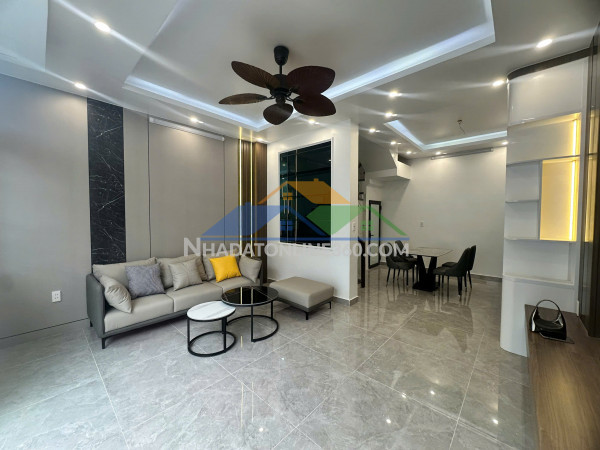 Nhà kinh doanh nail mi gội đầu được thiên lôi
