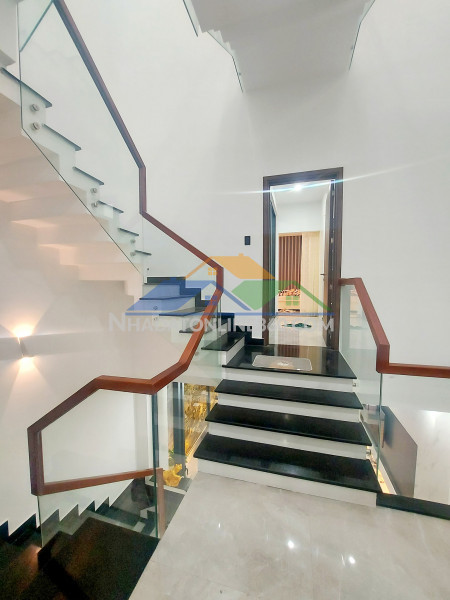 ♪ mt đường 5.5m sát lý tự trọng, 81m2, 2 mặt thoáng, 3.5 tầng đúc mới đẹp, 8.x tỷ