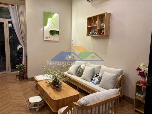 Bán nhà mặt tiền lưu văn lang p2 sa đéc. dt 111m2, 3pn, sổ hồng. giá 1.8 tỷ.