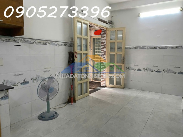4 tầng đúc - 3pn - vài bước xe hẻm xe hơi - kế quận 10 - ngay chợ, trường mầm non - hẻm an ninh - không quy hoạch, lộ giới - giá chỉ 3.95 tỷ