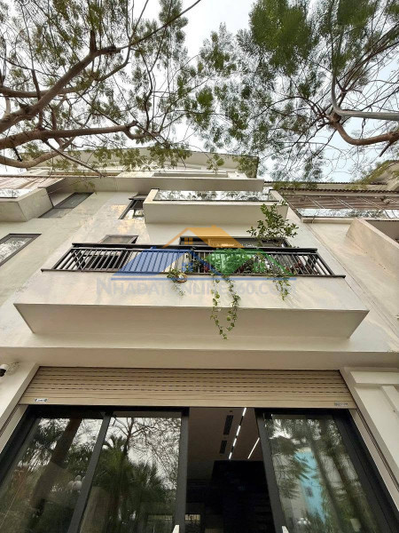 Nhà thật phố trạm long biên 10 tỷ 60m ngõ nông,gần sát phố