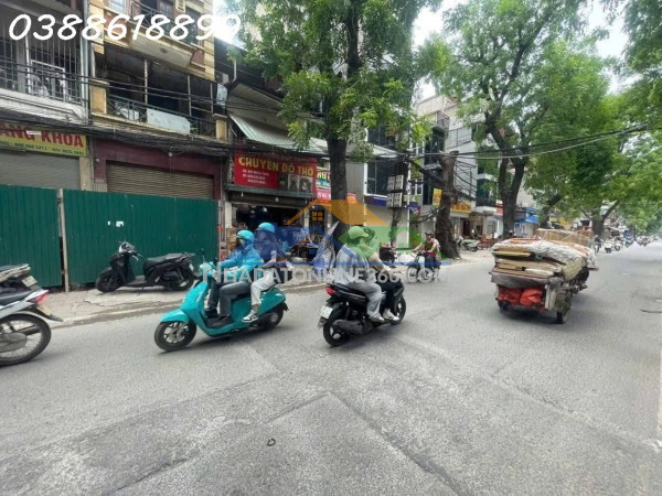 Mặt phố đê la thành – ba đình – 100m² – mặt tiền 8m – dòng tiền 80 triệu/tháng