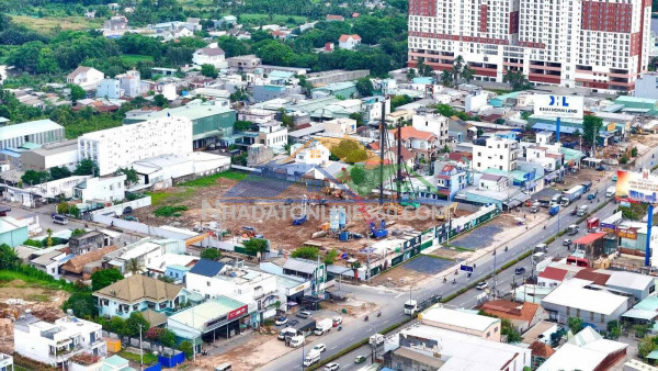 The emerald boulevard sở hữu vị trí đắc địa ngay mặt tiền quốc lộ 13 giao thông hcm - bd