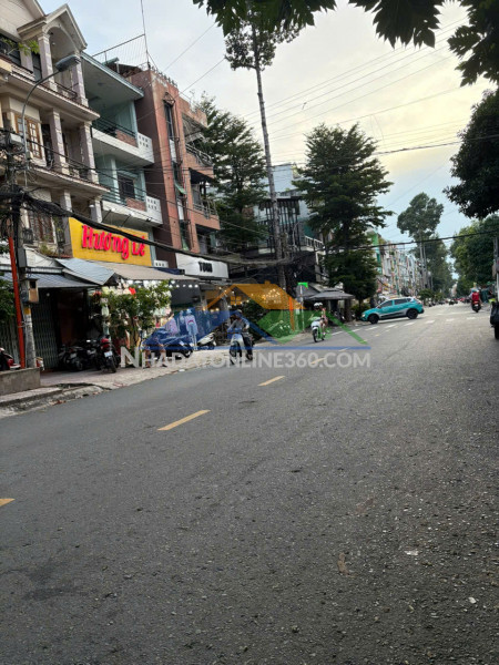 Nhà mặt tiền đất vàng tên lửa khu kinh doanh buôn bán ngày đêm...