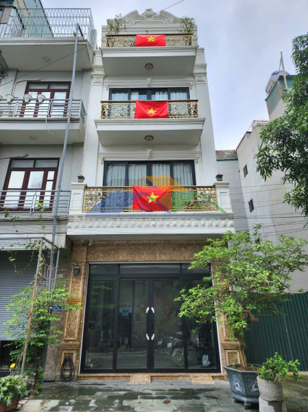Nhà thật sài đồng long biên 9 tỷ 60m lô góc ô tô đỗ cửa,sổ đỏ