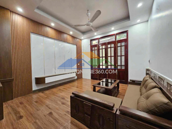 ???? 7 tỷ có ngay nhà 5 tầng, ô tô đỗ cổng, gần hồ điều hòa trung tâm thạch bàn - cổ linh