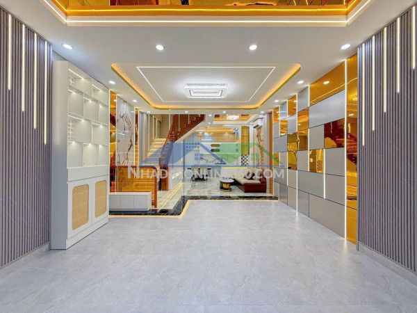 Bán nhà sát mặt tiền q4 
6pn 5wc shr có 4 đ