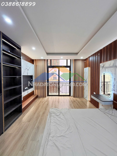 Trần duy hưng - cầu giấy 65m² - 7 tầng thang máy - ô tô vào nhà...
