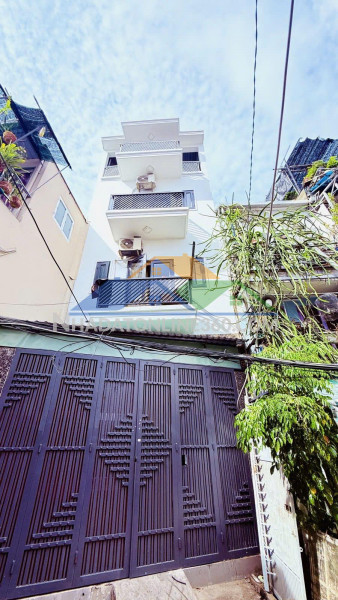 Ngay p.11, gò váp. gần thống nhất, nhà 5 tầng, thang máy, 6 phòng,...