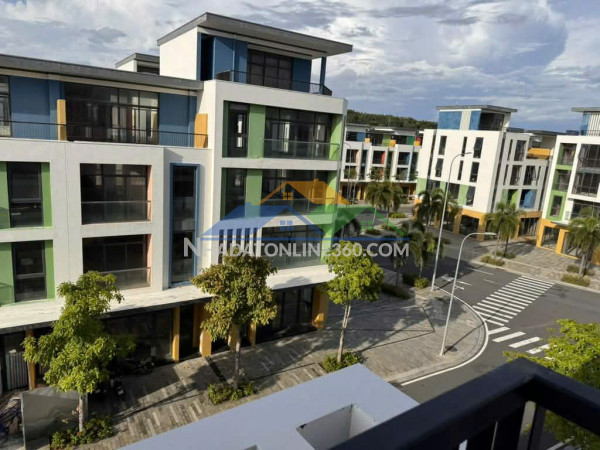 Chính chủ bán gấp nhà phố liền kề kđt meyhomes capital trung tâm...