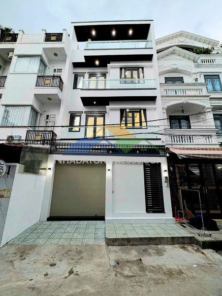 Nhà hẻm xe hơi cạnh bệnh viện nhà bè, ngang 6.4m, 4 tầng, hơn 11 tỷ