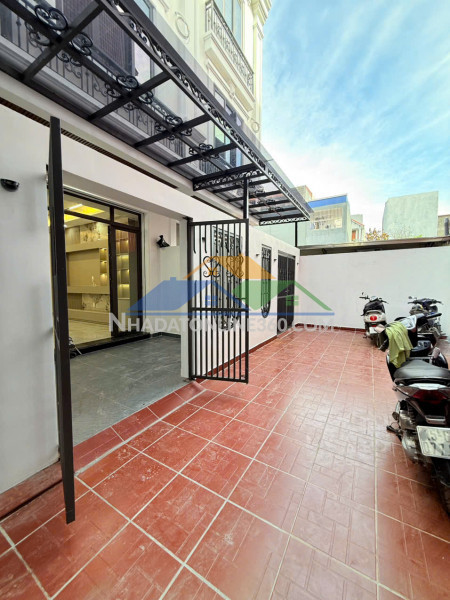 Achỉ 4,25 tỷ sở hữu nhà mới tinh trung tâm hồ sen

diện tích 55m², thiết kế hiện đại, công năng đầy đủ: