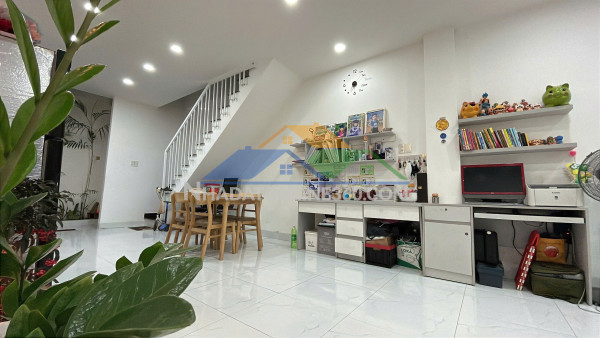 Bán nhà khu tái định cư đất lành, đối diện sun group, vào ở...