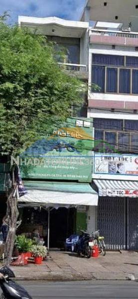 Cho thuê nhà nguyên căn mặt tiền,2 mặt thoáng, đối diện chợ...