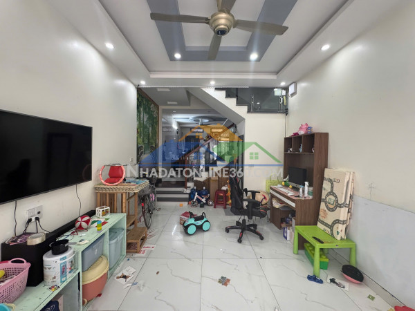 Mặt đường kiều sơn - văn cao , nhà 4 tầng vị trí siêu đẹp , nhà dòng tiền