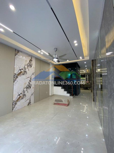 Cơ hội sở hữu nhà mặt phố ngô thì nhậm giá hơn 6 tỷ – thang máy – full nội thất