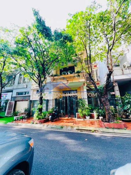 Bán nhà bát khối 11 tỷ 60m ô tô đỗ cửa,chuyển vào nam sinh sống