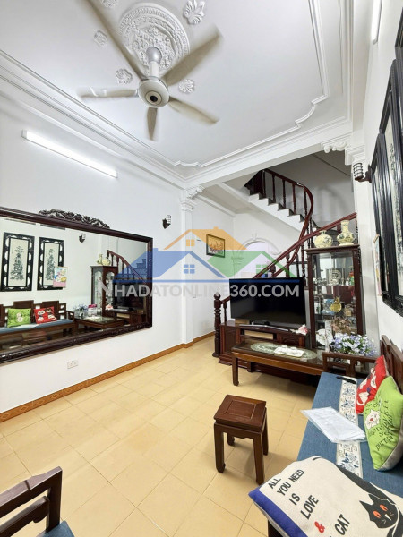 Bán nhà hoa lư, 30m2, 4 tầng, mặt tiền 4.2m, 9.4 tỉ, ngõ rộng xe máy quay đầu