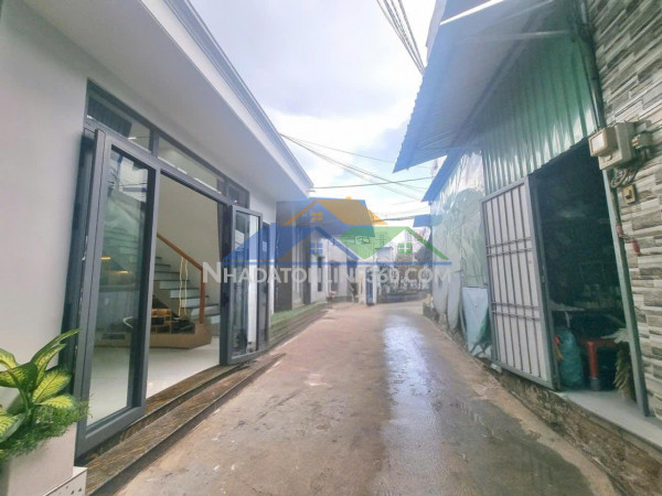 Hơn 4 tỷ có ngay nhà hẻm xe hơi ngay coopmart phan văn hớn!
