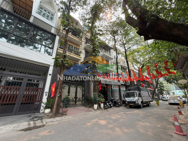 Bán nhà phố trung kính, lô góc ô tô tránh, kinh doanh, nhỉnh 25 tỷ