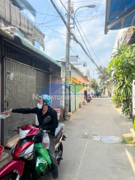 Chợ bà điểm , khu vực trung tâm cách phan văn hớn 100m