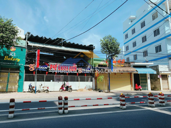 Bán đất mặt tiền nguyễn thị minh khai - phước hoà - nha trang 
-diện tích 192m2 ngang 12m
-giá bán 37tỷ ( tl)
vui lòng liên hệ : 0905.724.084 ngoc bich land