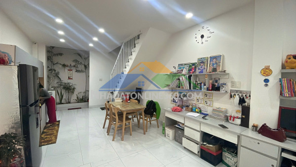 Bán nhà đổ 2 tấm tái định cư đất lành nha trang. đường nhựa 13m