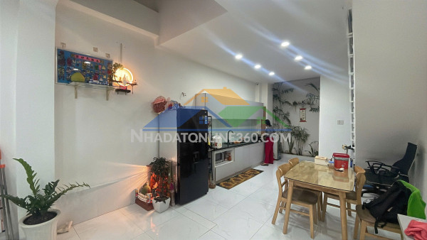 Bán nhà tái định cư đất lành, vĩnh thái nha trang. đường nhựa 13m đổ 2 lầu