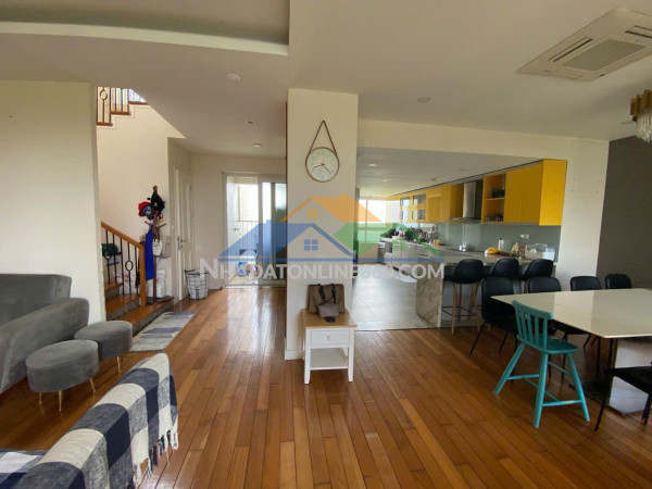 Cho thuê căn penhouse rừng cọ kđt ecopark. 244m²- 12tr/thg