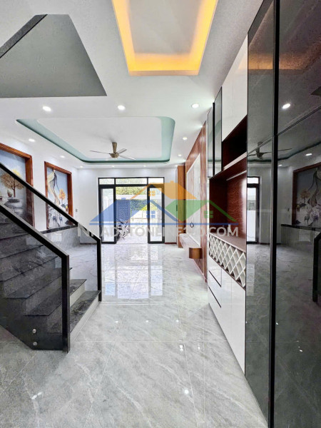 Bán nhà 2 tầng p.biên hòa,shr thổ cư,đường nhựa 2 ô tô,gần trường chu văn an