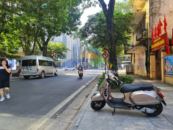 Bán khách sạn mp cửa bắc, ba đình 240m2, mt 9m, 12 tầng nguy nga,...