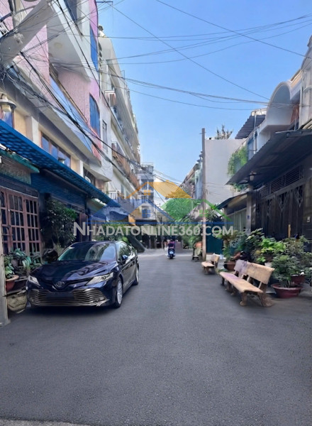 Nhà 3 tầng khu bàu cát - đường nhựa 8m - 4 × 18m - ô tô ngủ...