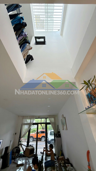 Bán nhà đẹp, đổ 2 mê, đường nhựa 13m. cách ga nha trang 5km. đối diện sun