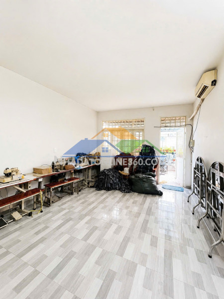 Chính chủ bán nhà mặt phố kd sát chợ 1 trệt 1 lầu, 92.4m2, 3pn, đường đặng minh trứ, p.10, tân bình, hcm