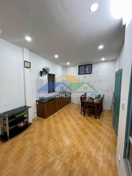 Cho thuê nhà nguyên căn 3 tầng 1 tum tại hai hà trưng , hà nội giá 11tr