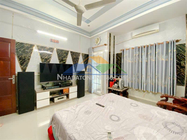 Nguyễn chí thanh - giáp quận 10 - gần nguyễn thị nhỏ - tạ uyên - 4 tầng - 60m²