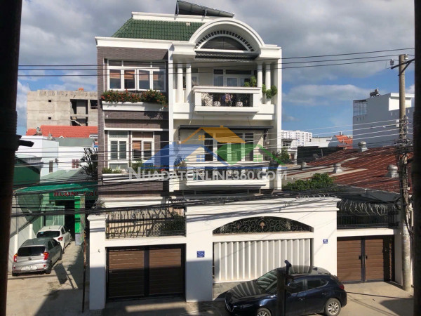 Bán biệt thự sân vườn 3 tầng – tp. nha trang

 - diện tích đất 287m² , ngang 13m
 -  giá chỉ 22 tỷ ( tl )

 -  ngọc bích land – 0905 724 084