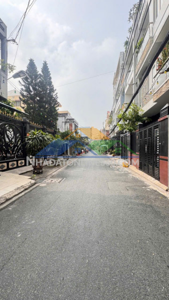 Chdv đường 8m thông tân phú dòng tiền 100 tr/th 150m2, 5 tầng thang máy nhỉnh 17 tỷ