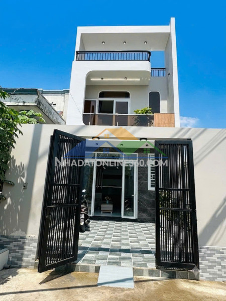 Bán nhà mới 100%, 106m2, 1 trệt 1 lầu, 3 pn + nội thất, sẵn sổ tại đức hòa, long an